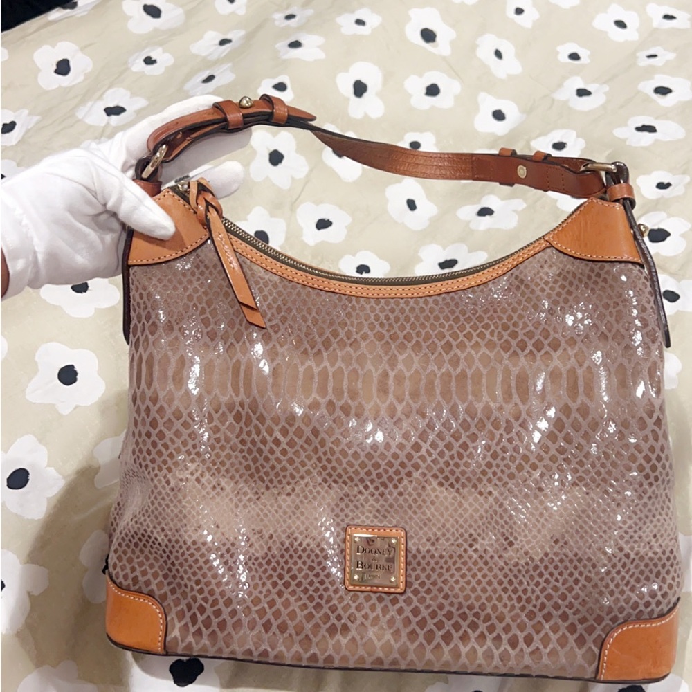 Dooney & Bourke Tan and Brown Snakeskin Shoulder Bag 🐍